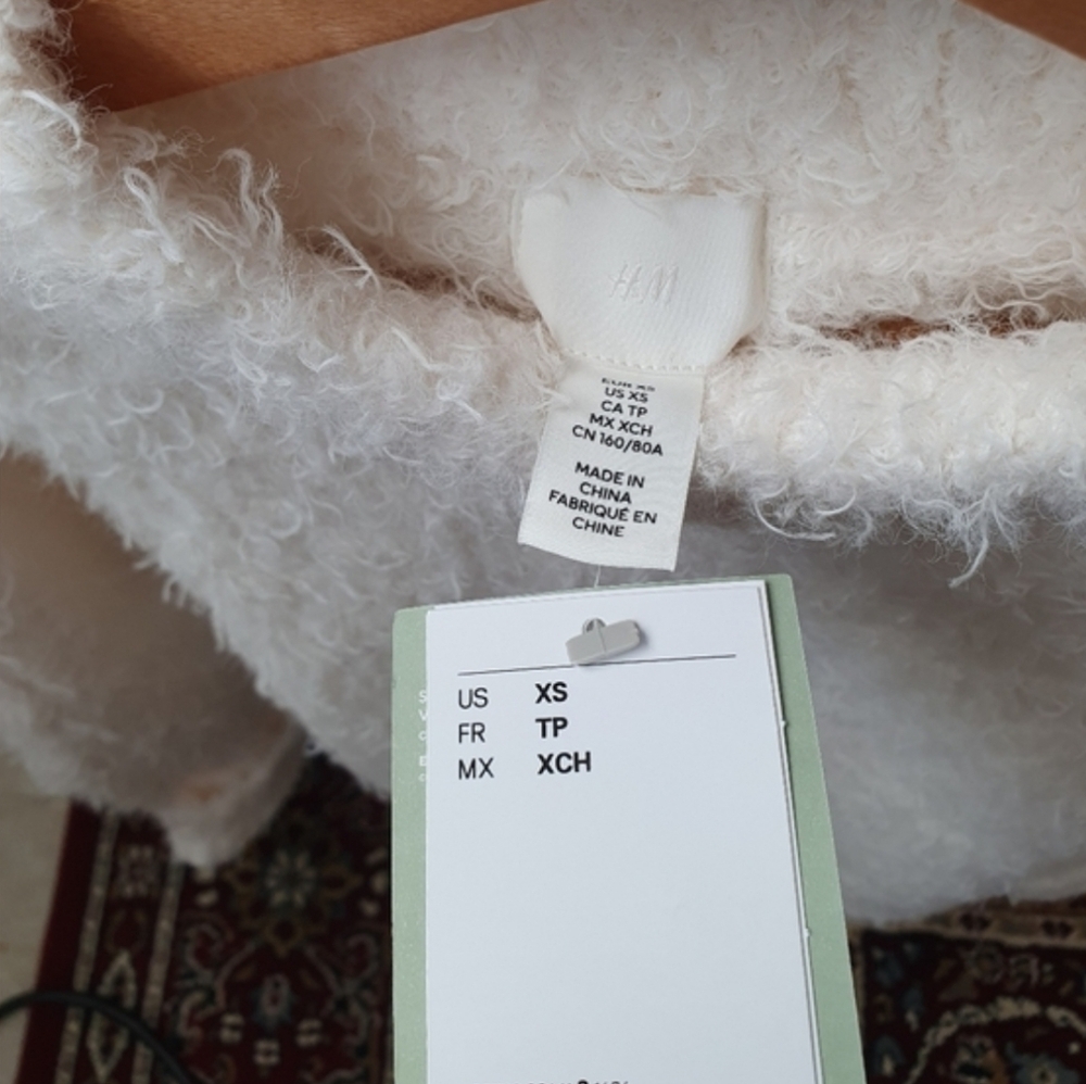 NWT H&M Off White Fluffy Cropped Sweater XS - Picture 4 of 8